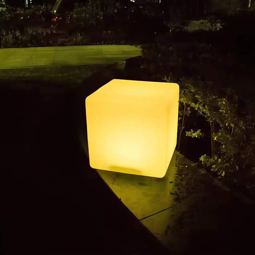 RadiantCube - Kubisches Garten Licht
