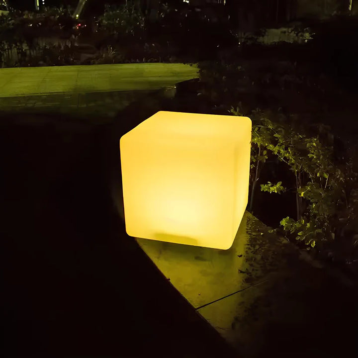RadiantCube - Kubisches Garten Licht