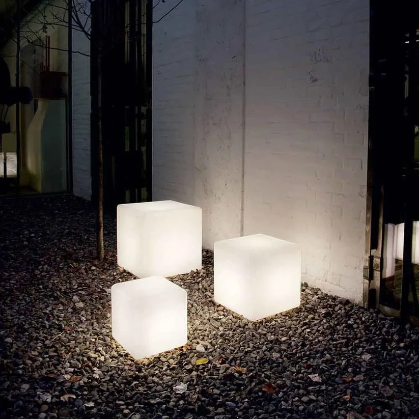 RadiantCube - Kubisches Garten Licht
