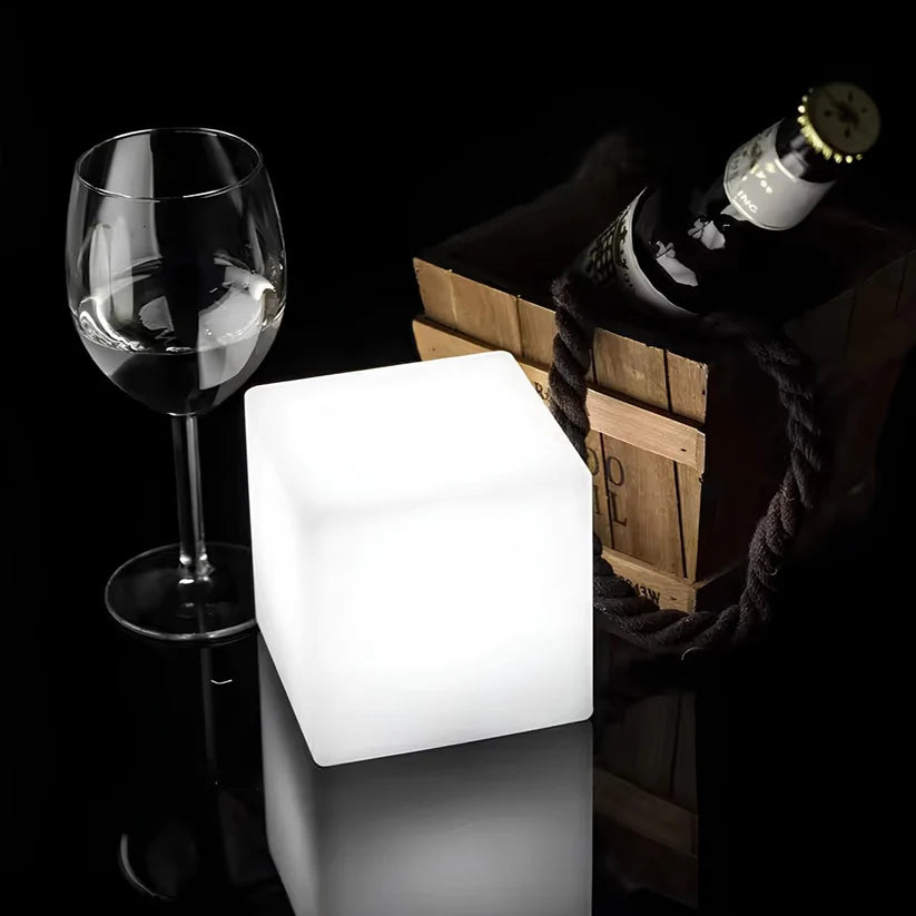 RadiantCube - Kubisches Garten Licht
