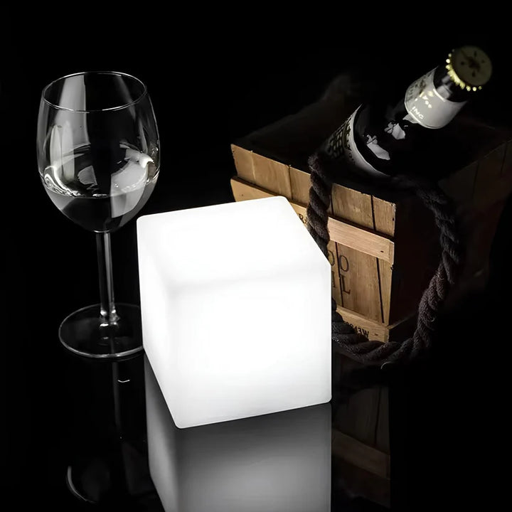 RadiantCube - Kubisches Garten Licht