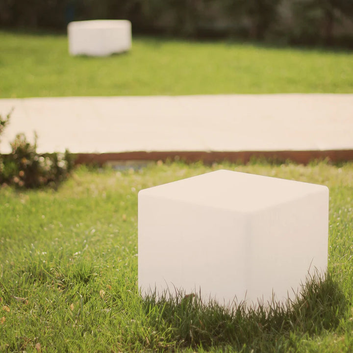 RadiantCube - Kubisches Garten Licht
