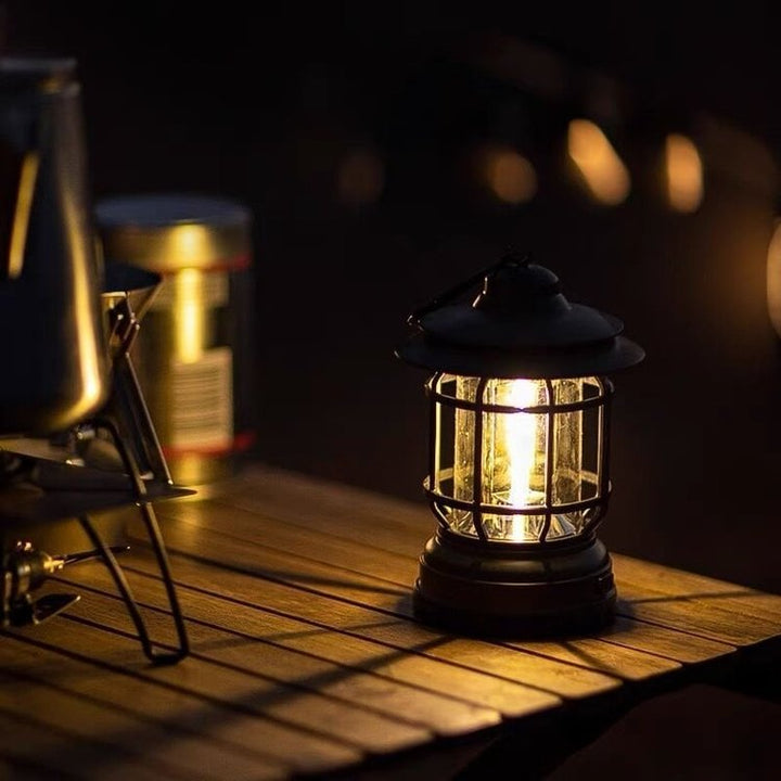 RetroGlow – Tragbare Retro Campingplatz Lampe