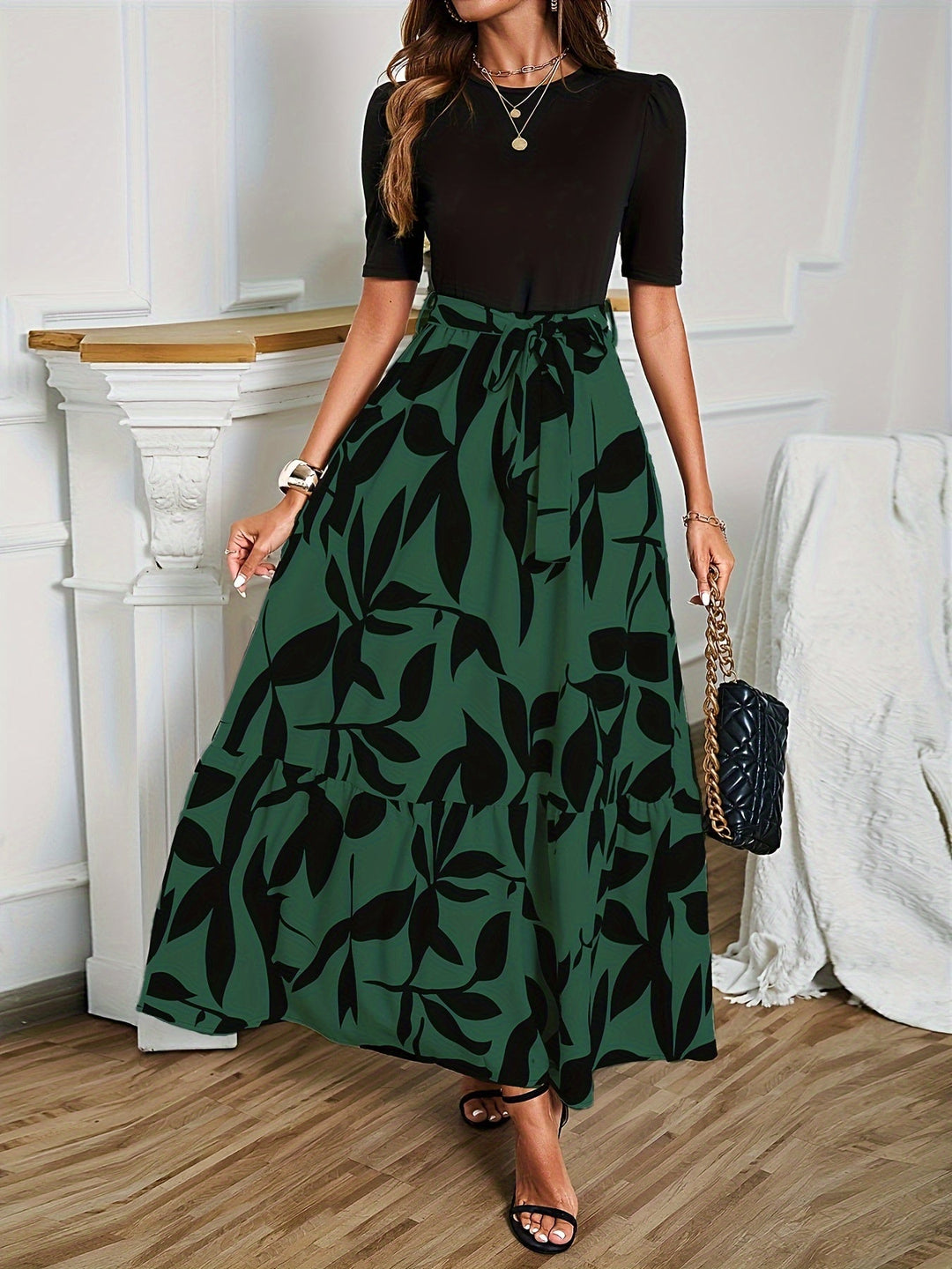 Nuray – Elegantes, kurzärmeliges Blumenkleid