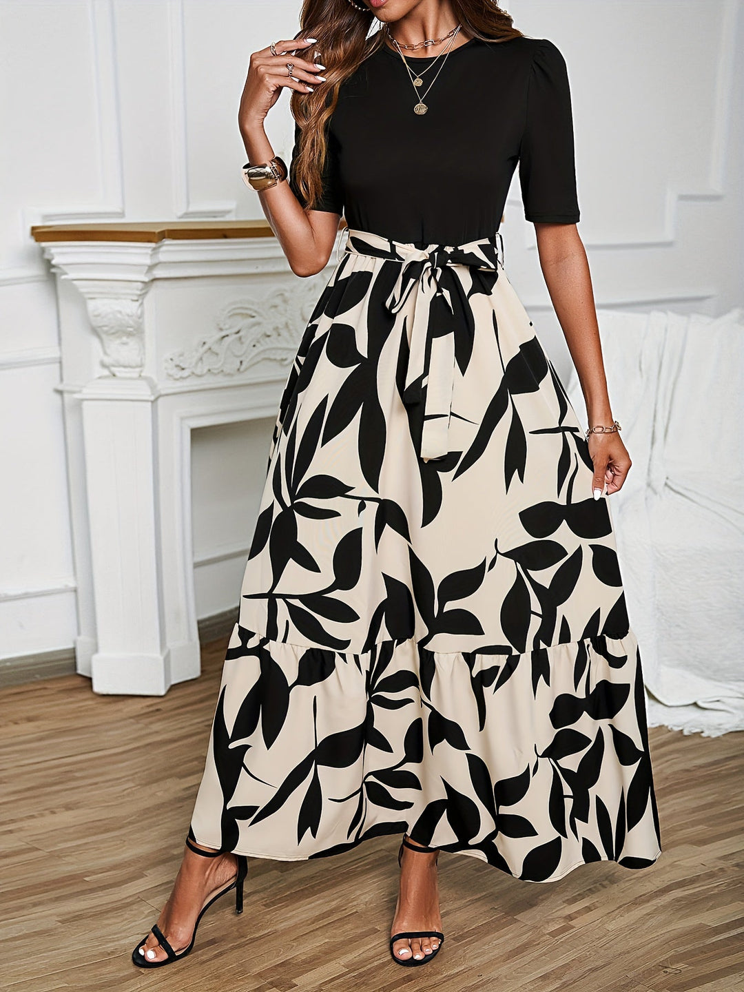 Nuray – Elegantes, kurzärmeliges Blumenkleid