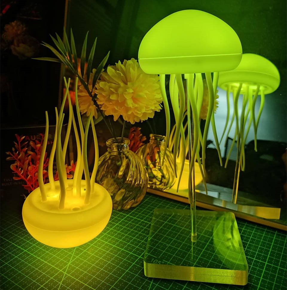 FloatLume – Schwimmende Quallen Lampe