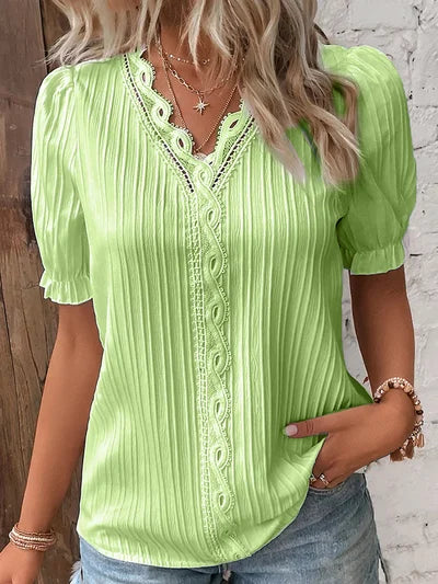 Elegantes Shirt mit V-Ausschnitt und schlichter Spitze
