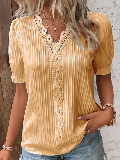Elegantes Shirt mit V-Ausschnitt und schlichter Spitze