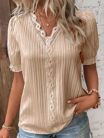 Elegantes Shirt mit V-Ausschnitt und schlichter Spitze