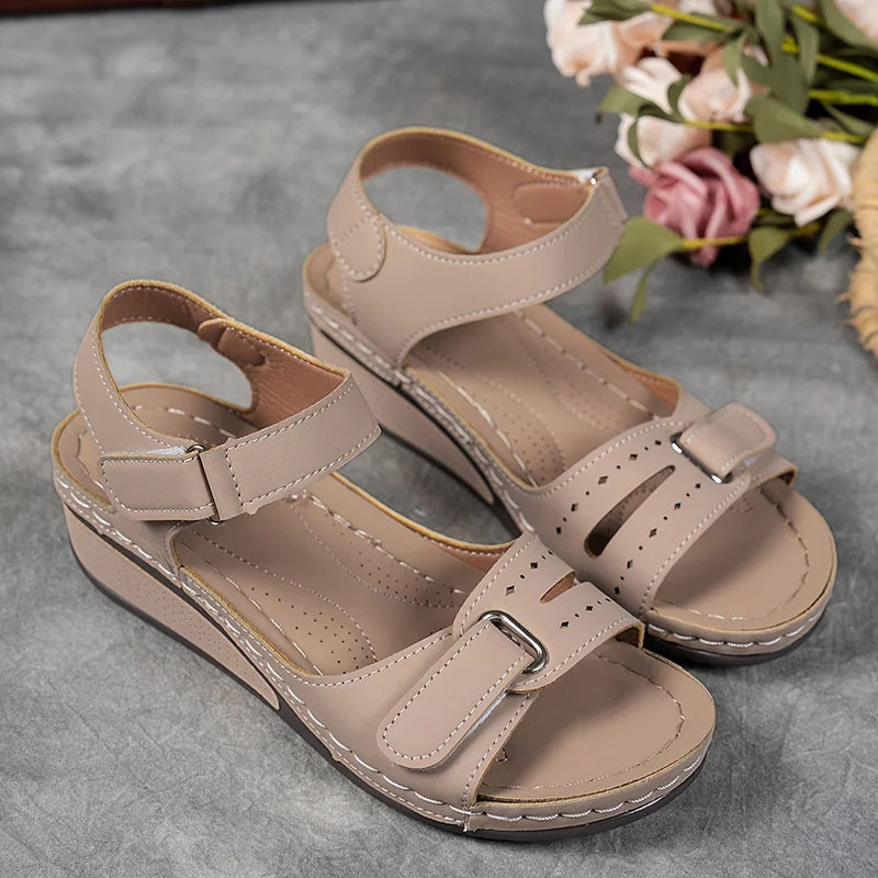 Genelia – Stilvolle orthopädische Sandalen