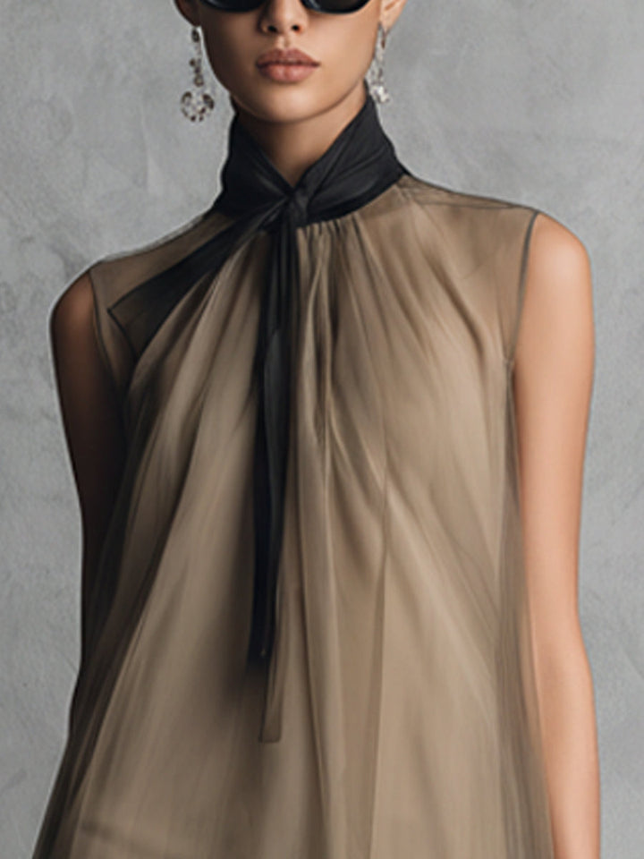 Yupha – Transparentes Midi-Kleid mit hohem Ausschnitt und asymmetrischem Schnitt