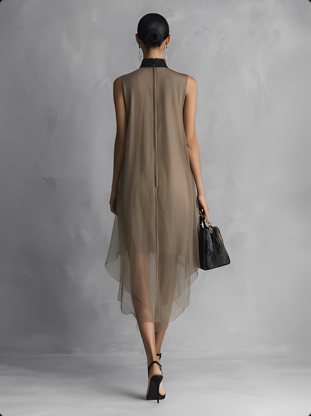 Yupha – Transparentes Midi-Kleid mit hohem Ausschnitt und asymmetrischem Schnitt