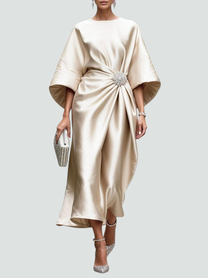 Marijona - Modernes Maxi Kleid Mit Satinkragen Und Flügelärmeln