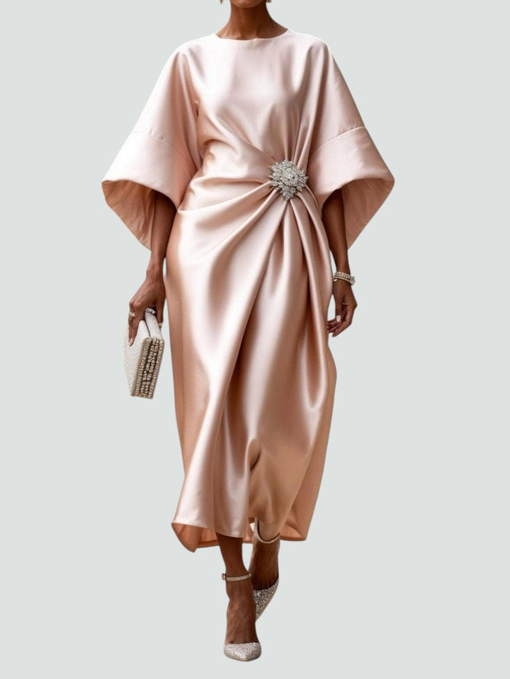 Marijona - Modernes Maxi Kleid Mit Satinkragen Und Flügelärmeln