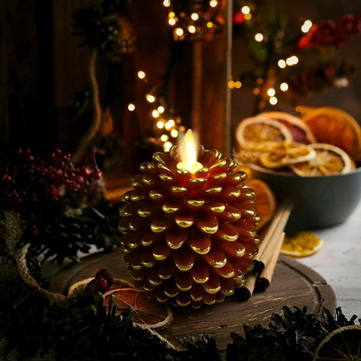 ForestFlame – Stimmungsvolle, Flammenlose Kerze in Tannenzapfenform