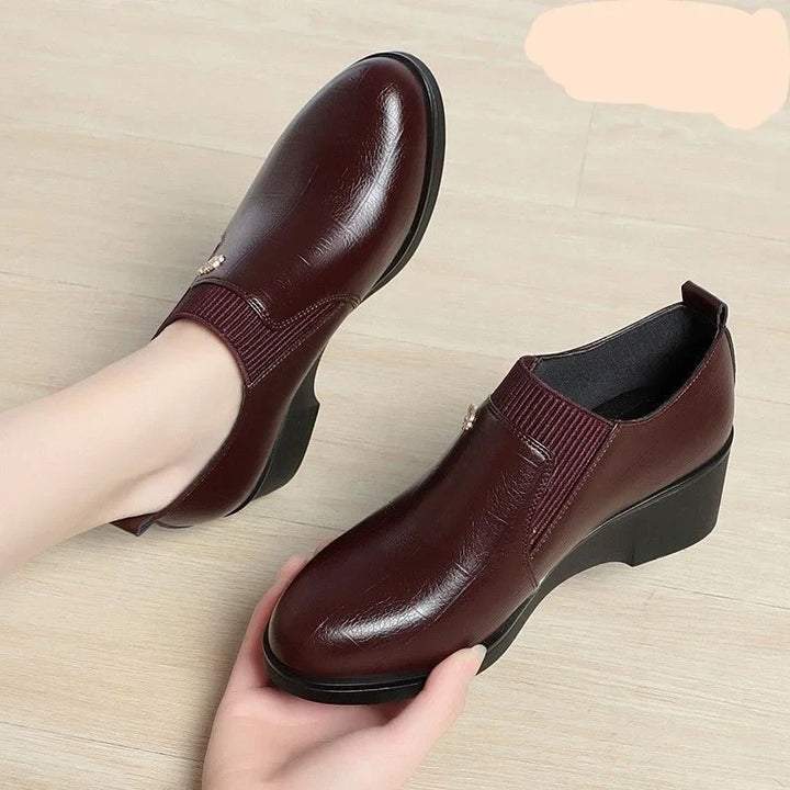 Switolina – Modische Keilschuhe Aus Leder