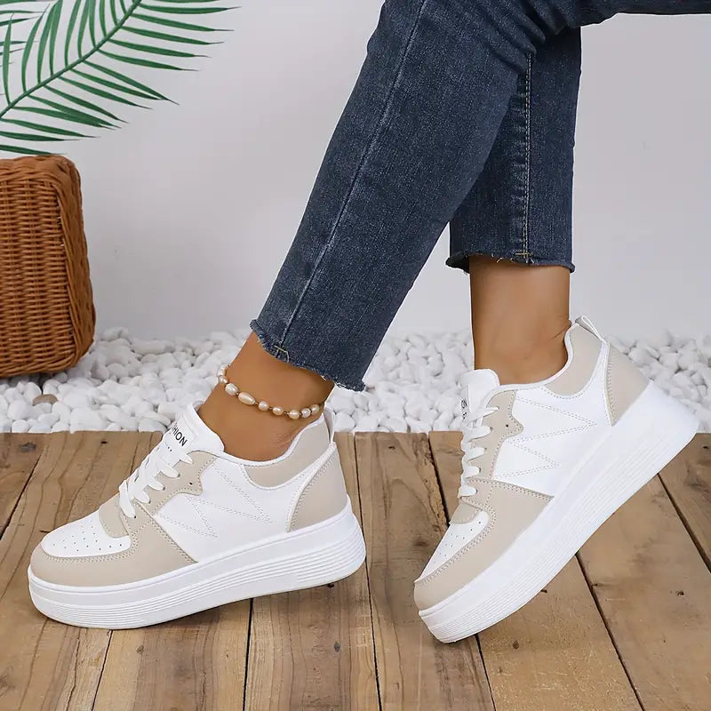 Naveah - Bequemer Turnschuh Mit Keilabsatz