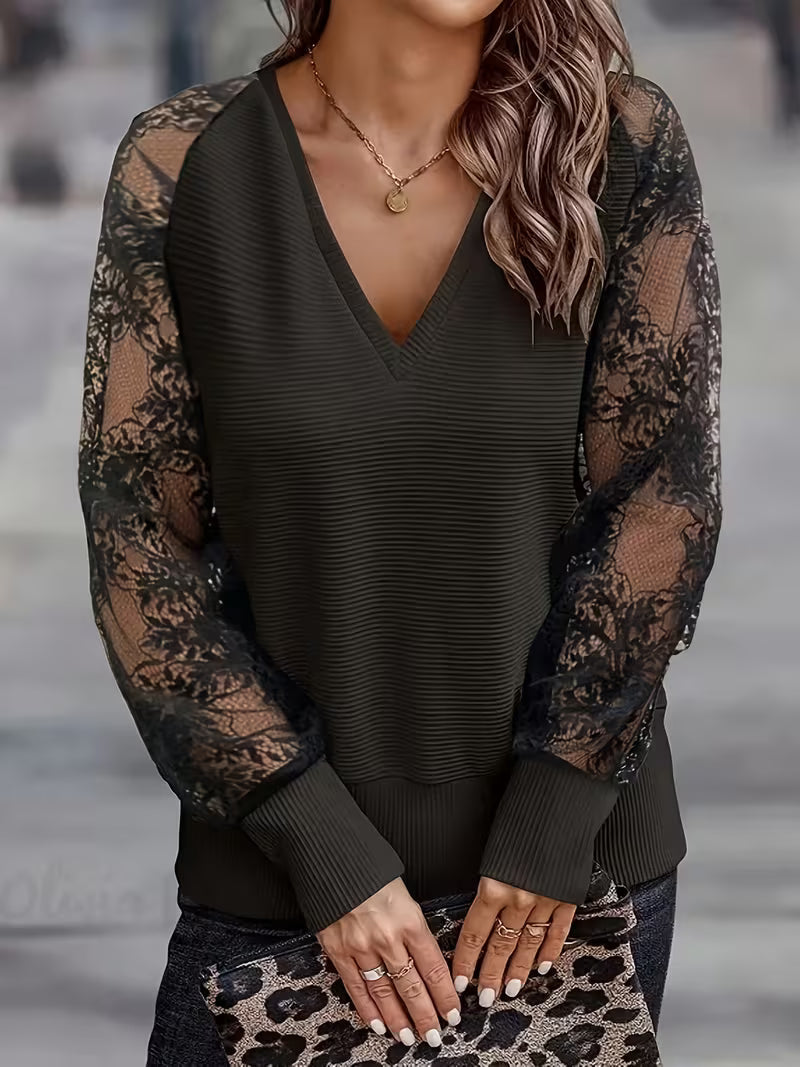Brunelle - Lässiges, Locker Sitzendes Spitzenoberteil MIT V-ausschnitt