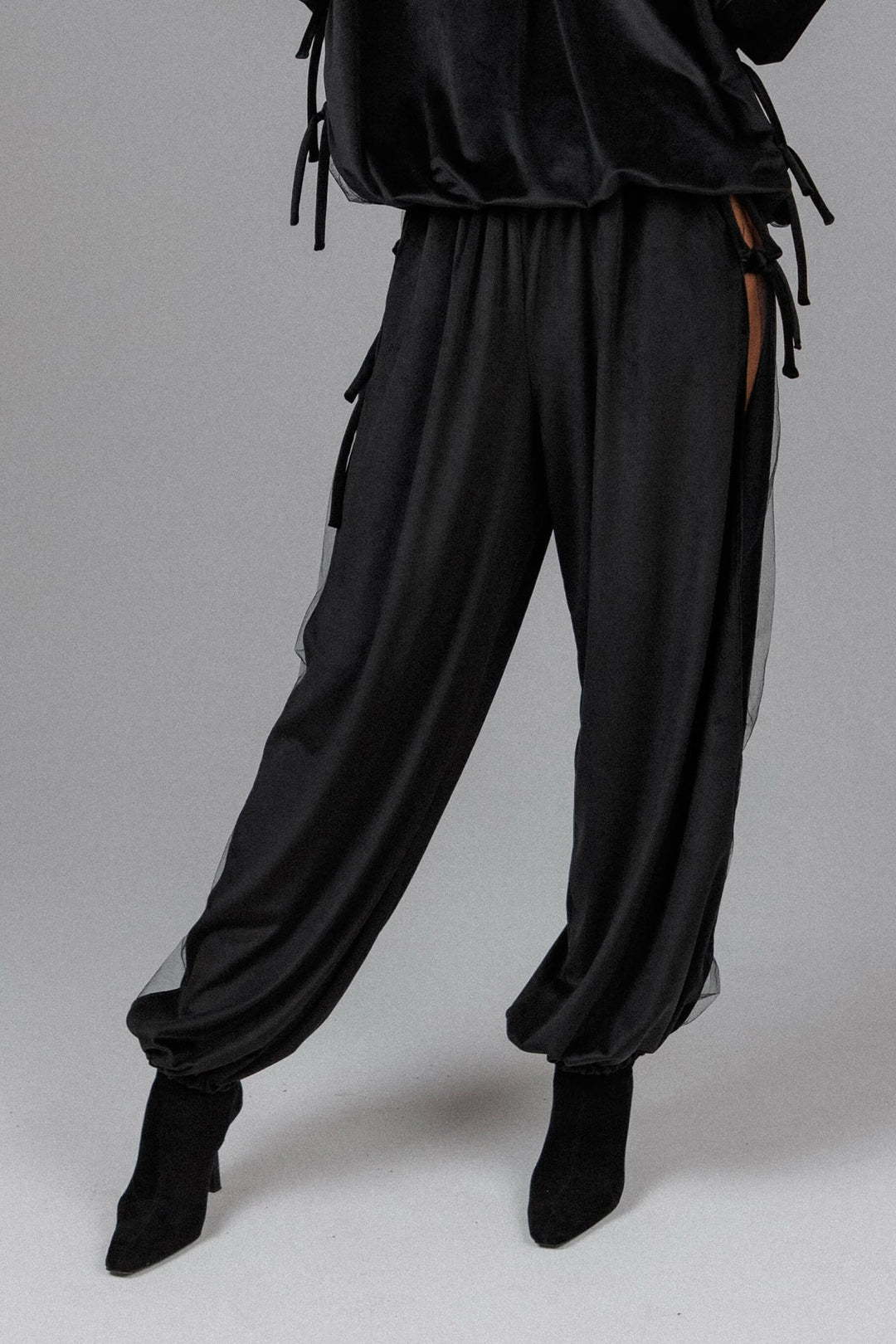 Yuphin – Ballonhose aus Satin mit Seitenschlitz