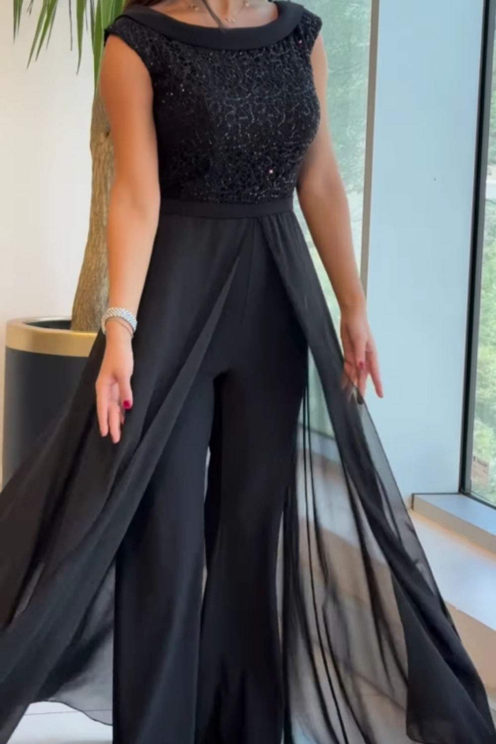 Dijaana – Klassischer ärmelloser Jumpsuit