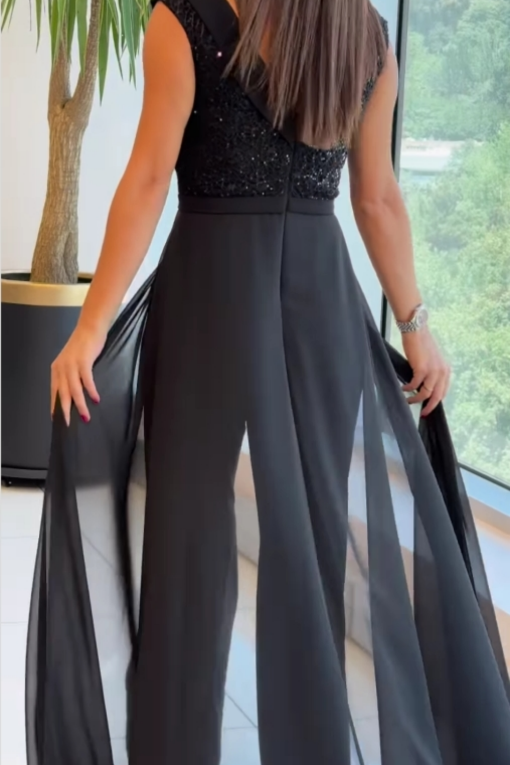 Lydia – Stilvoller ärmelloser Jumpsuit