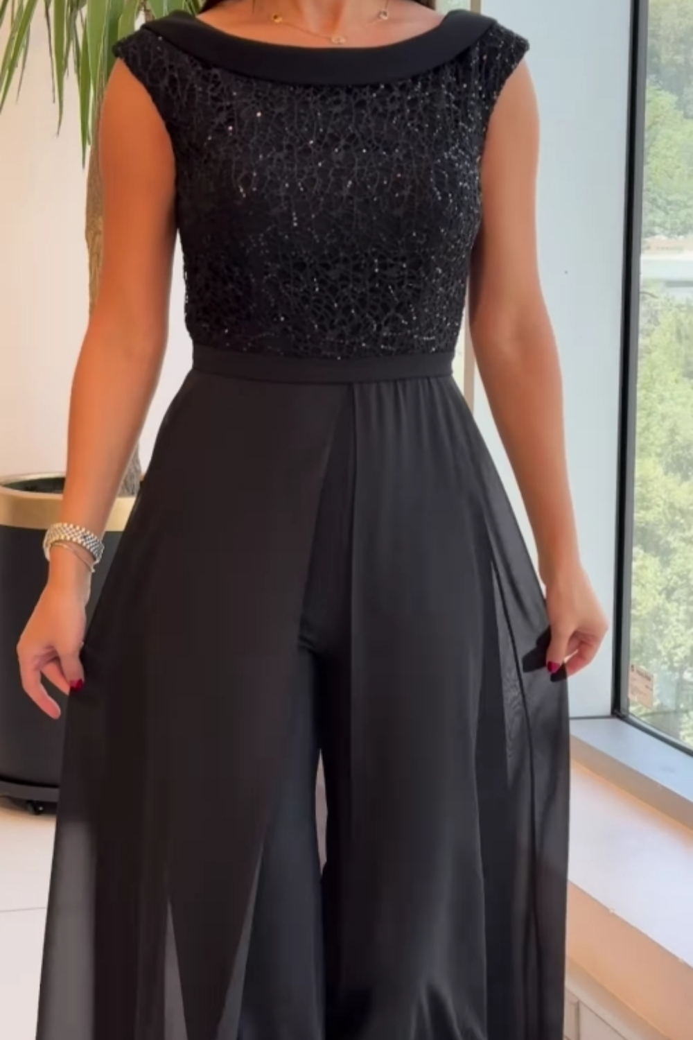 Dijaana – Klassischer ärmelloser Jumpsuit