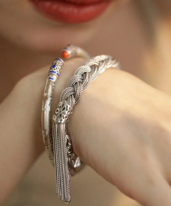 Mazie – Seidenarmband mit Silbernem Webmuster und Quaste