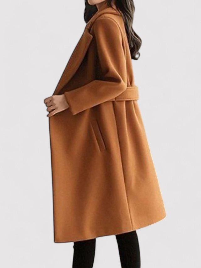Sanne – Winterlicher Wollmantel Mit Schmalem Gürtel