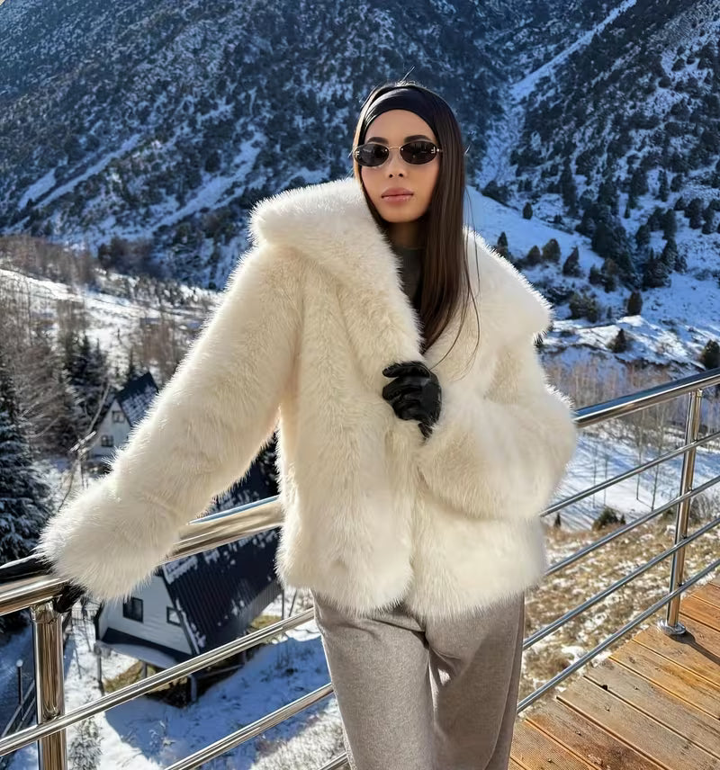 Zefina – Oversize-jacke Mit Langen Ärmeln Aus Kunstfell