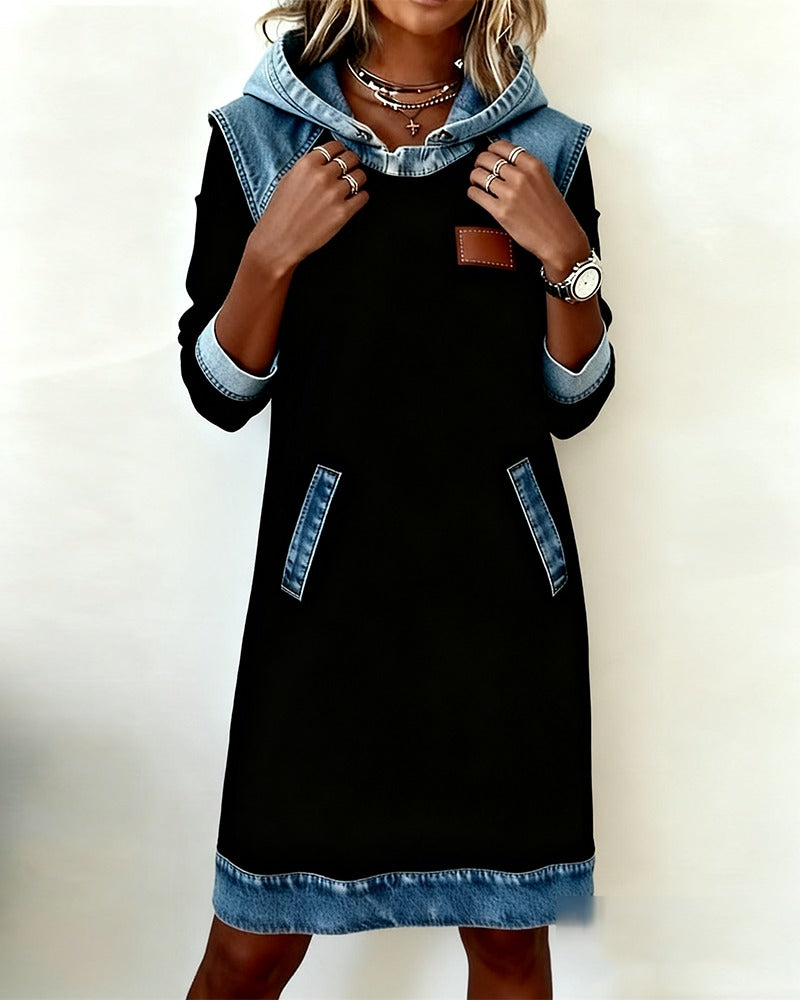 Viktoria – Lässiges Kleid Mit Kapuze und Denim Einsätzen