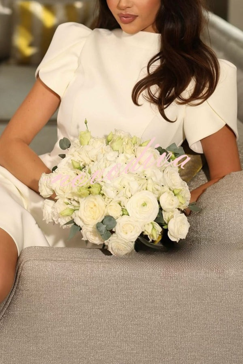 Jadelyn – Kleid mit Offenem Rücken und Satinschleife