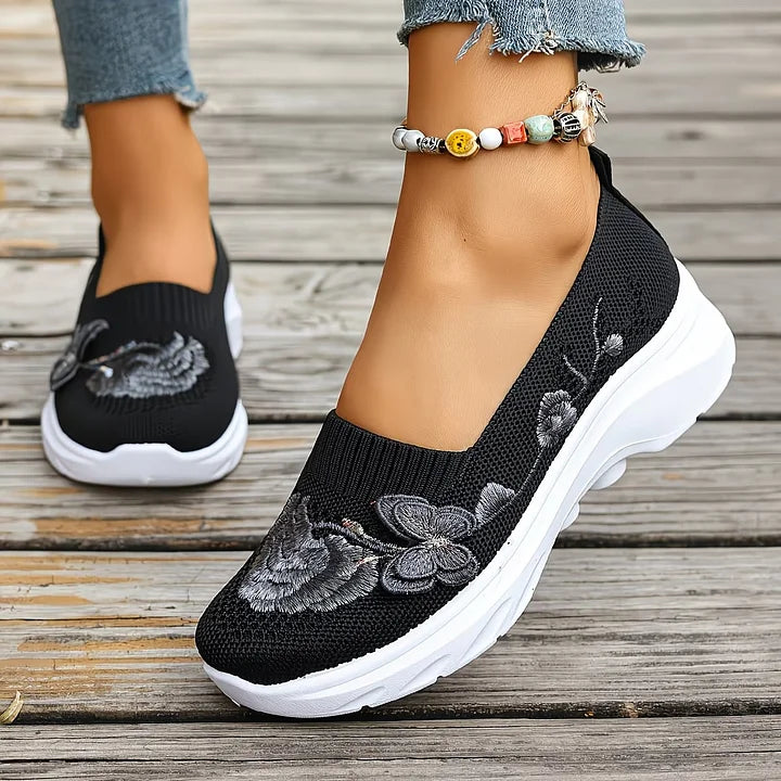 Leetha – Halbschuh Mit Schmetterlingsstickerei