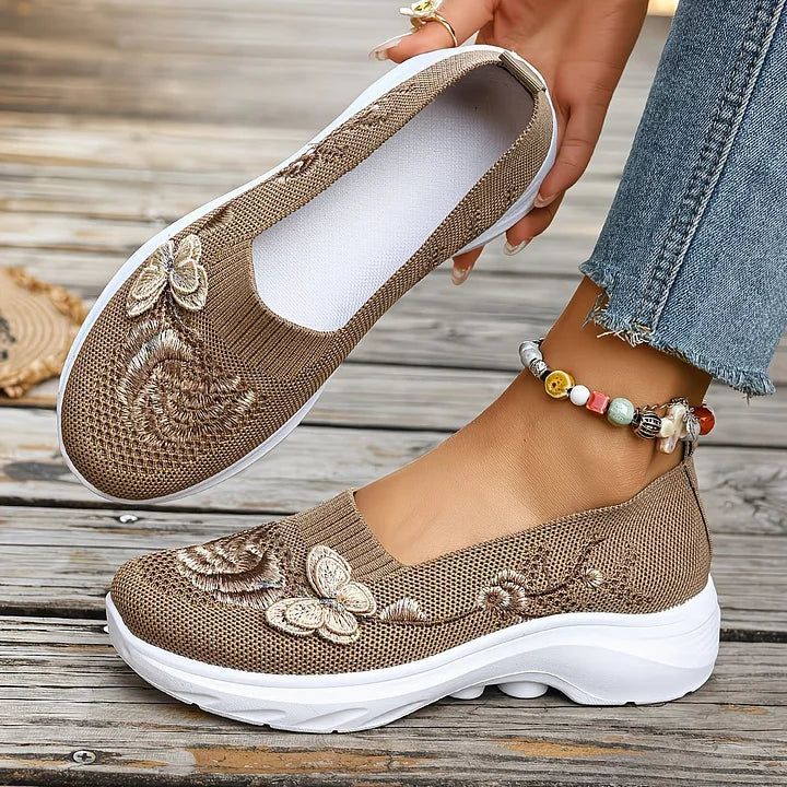 Leetha – Halbschuh Mit Schmetterlingsstickerei