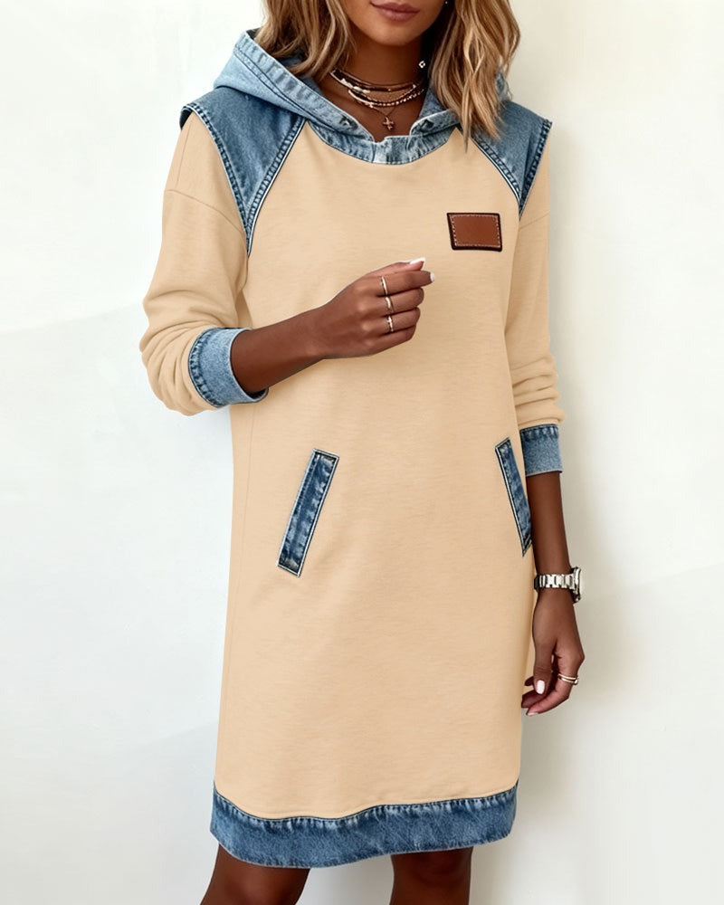 Viktoria – Lässiges Kleid Mit Kapuze und Denim Einsätzen