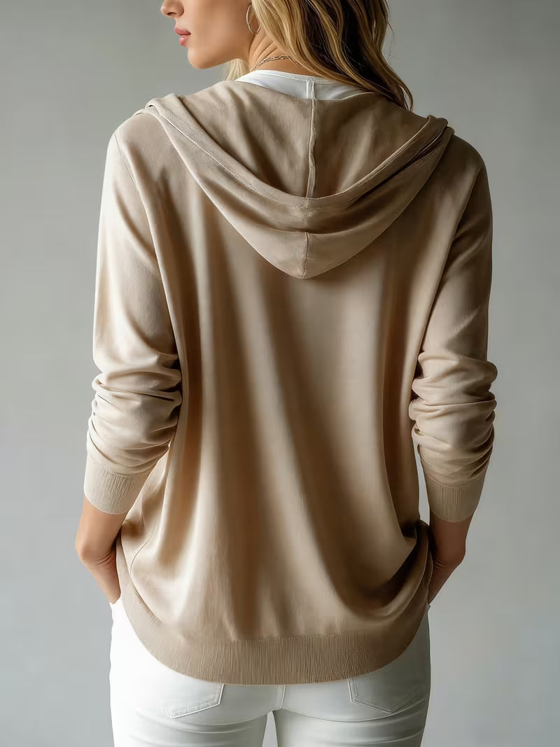 Avila – Langärmelige Strickjacke mit Kapuze und Knöpfen