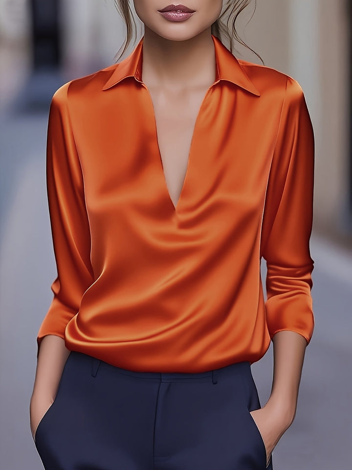 Kyrra – Elegante Satinbluse Mit V-Ausschnitt