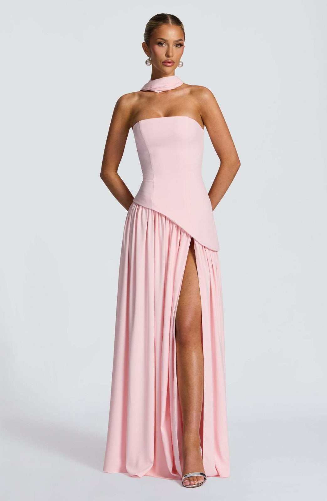 Madame - Trägerloses Langes Kleid Mit Schleife Und Schlitz