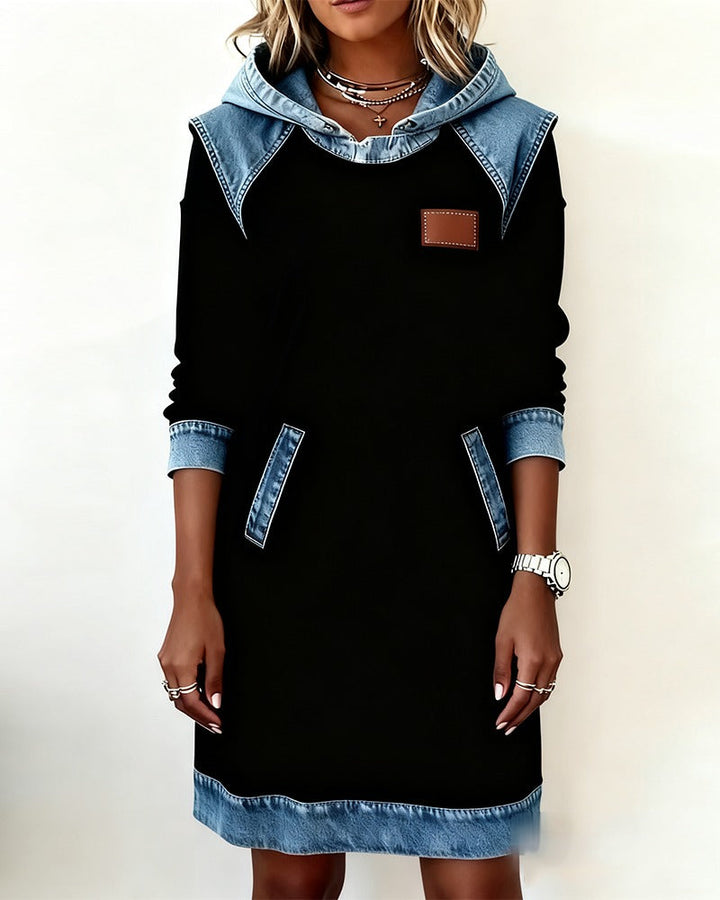 Viktoria – Lässiges Kleid Mit Kapuze und Denim Einsätzen