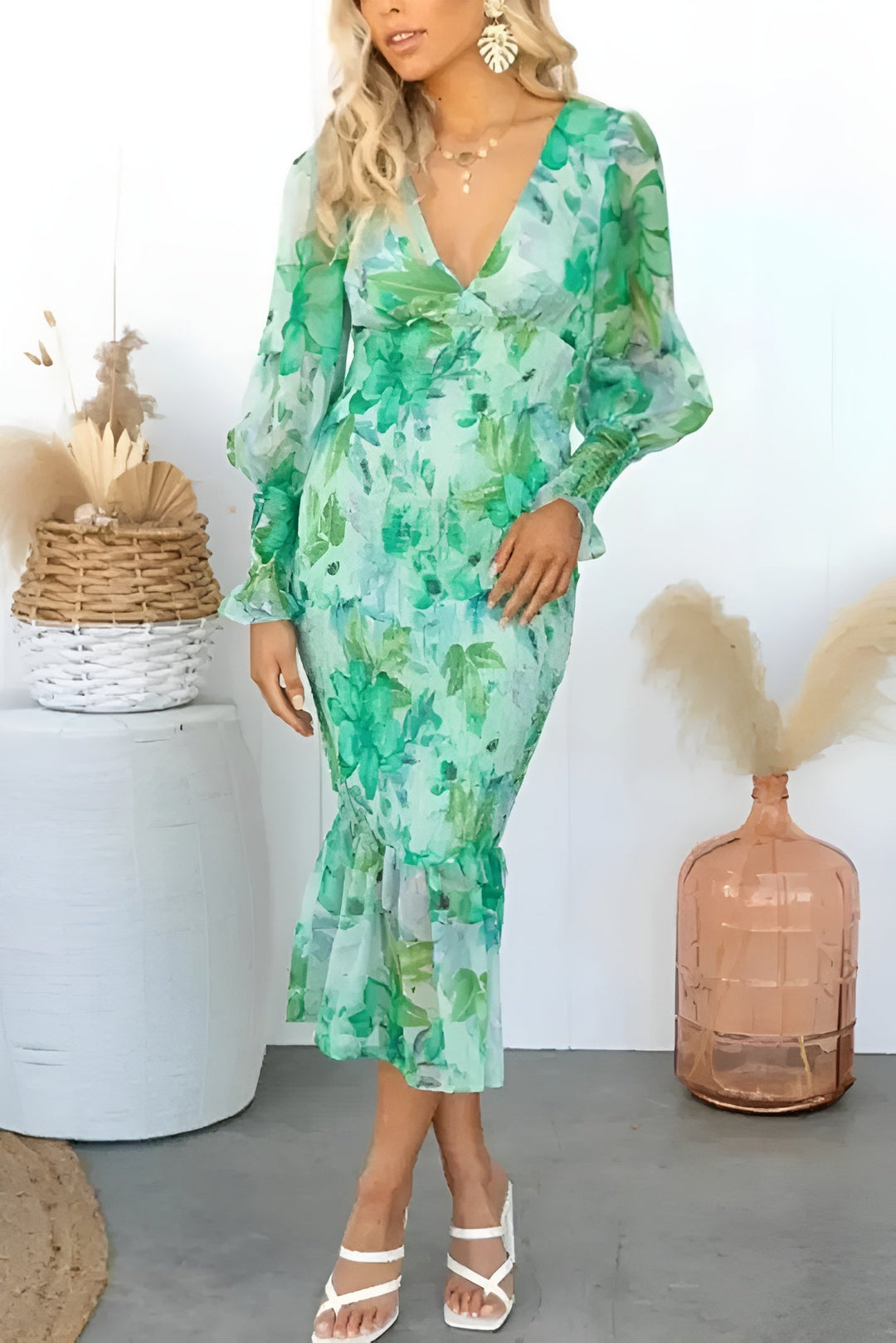 Nayra – Elegantes Kleid Mit V-Ausschnitt Und Blumenmuster
