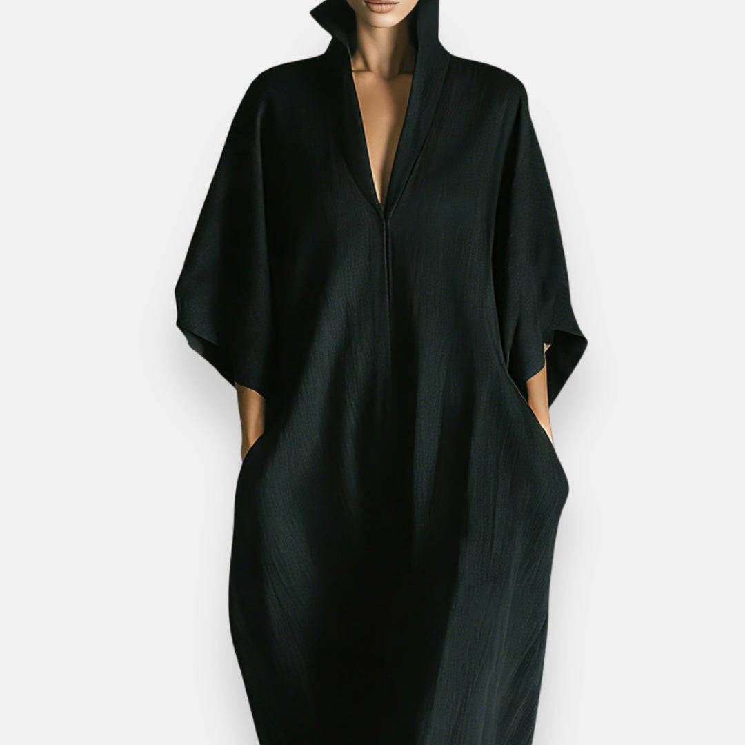 Maricel – Langes Kleid mit Stehkragen und Seitentaschen