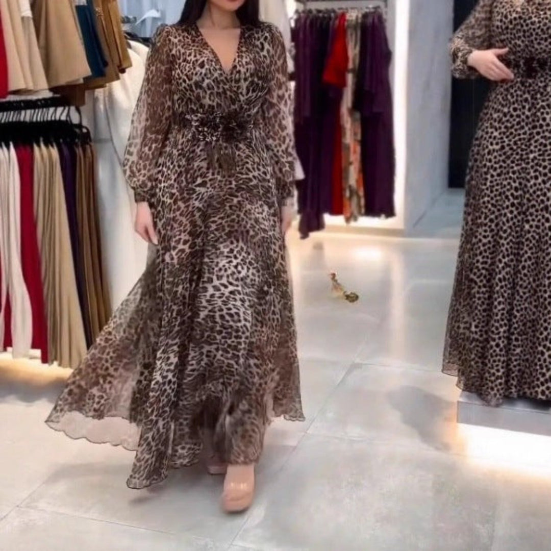 Nalera – Elegantes Maxikleid Mit Leoparden Muster