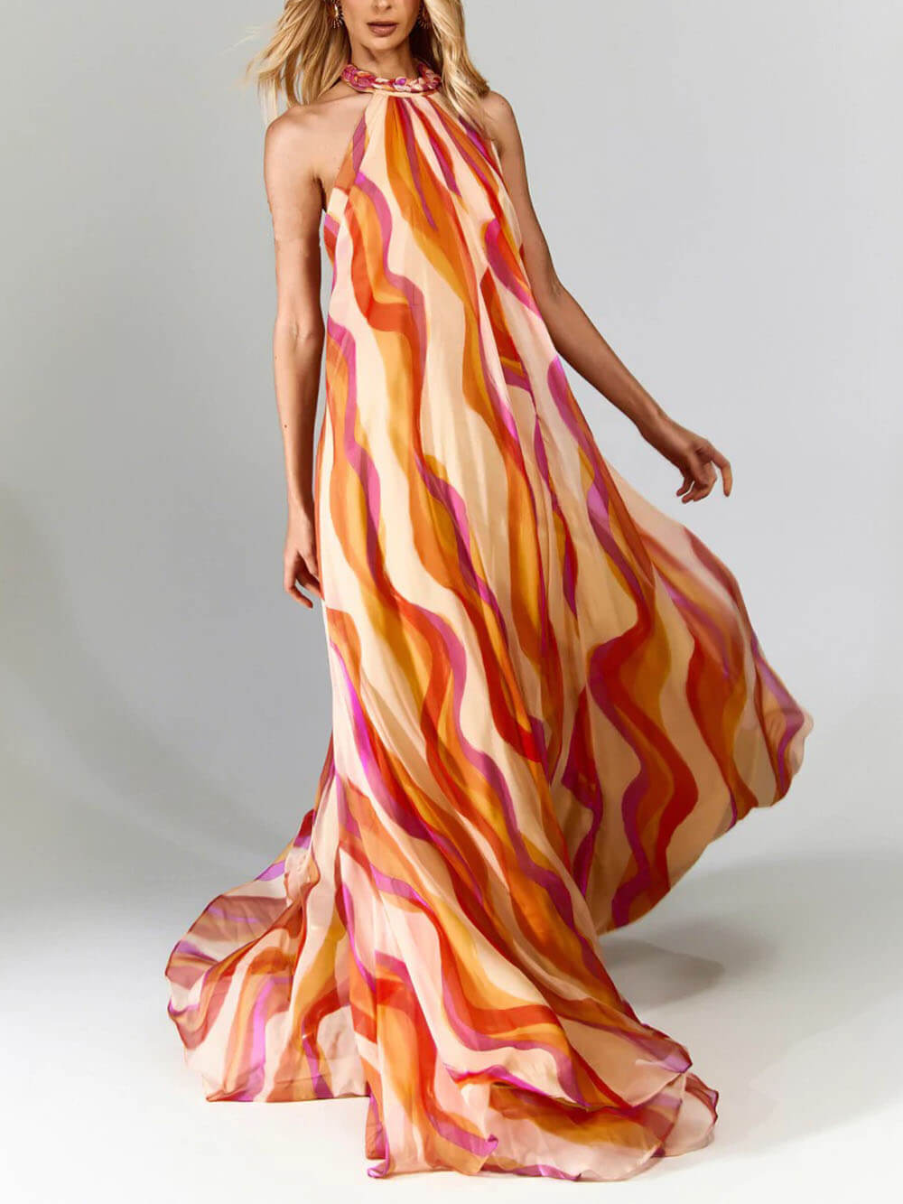 Marlyn – Rückenfreies Maxikleid mit Neckholder-Ausschnitt