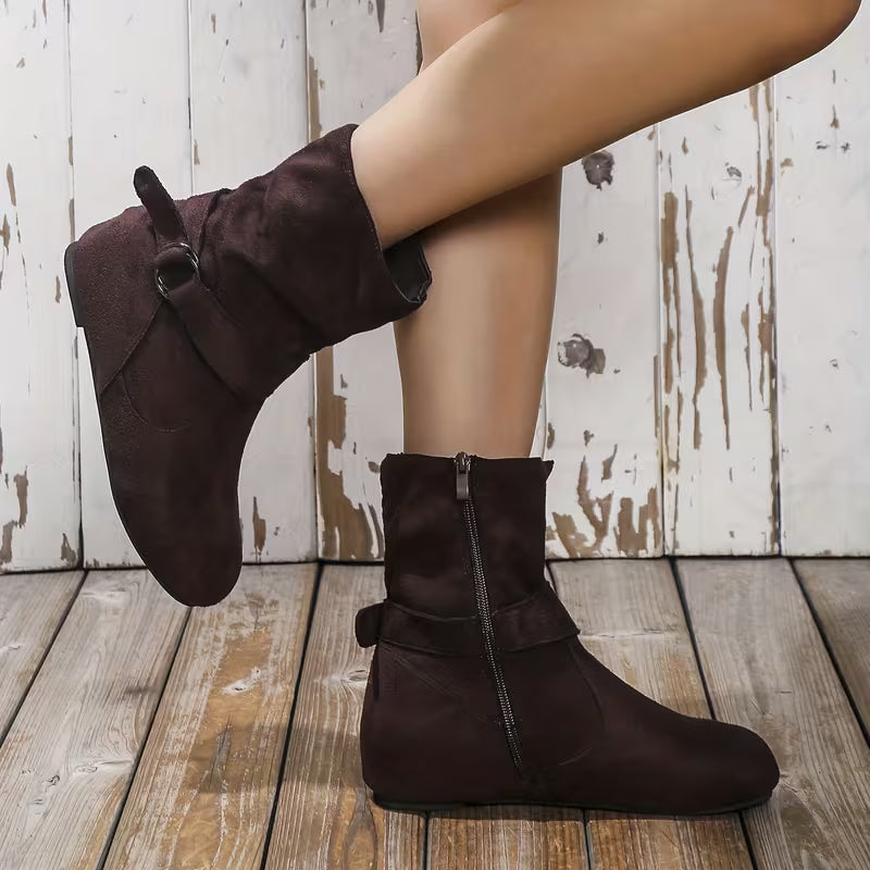 Belynda – Lockere Stiefeletten mit Keilabsatz und Schnallenriemen