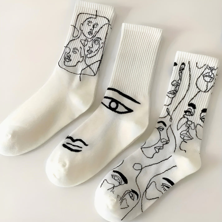 Felizitas – Socken mit abstrakter Linienkunst