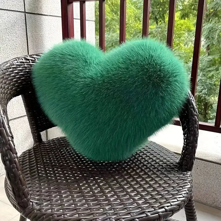 HeartNest – Ein Niedliches Plüschkissen in Herzform
