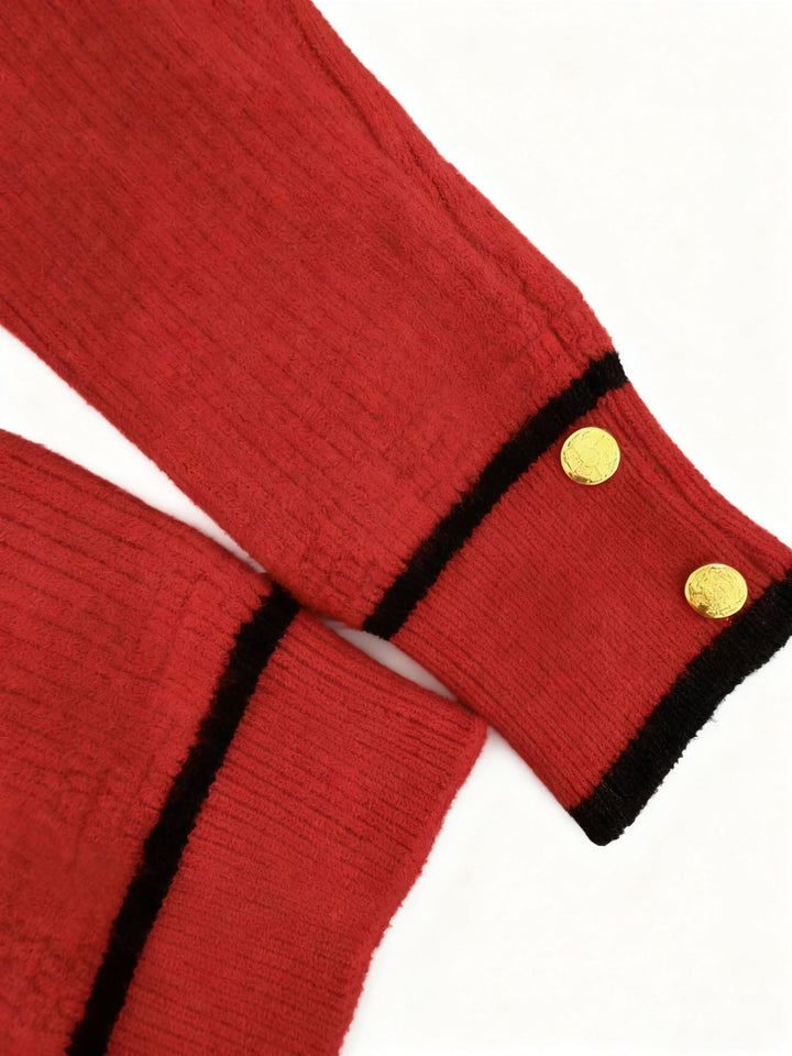 Dilnaz - Langärmeliger Pullover Mit Kontrastfarbenen Paspeln Und Knöpfen