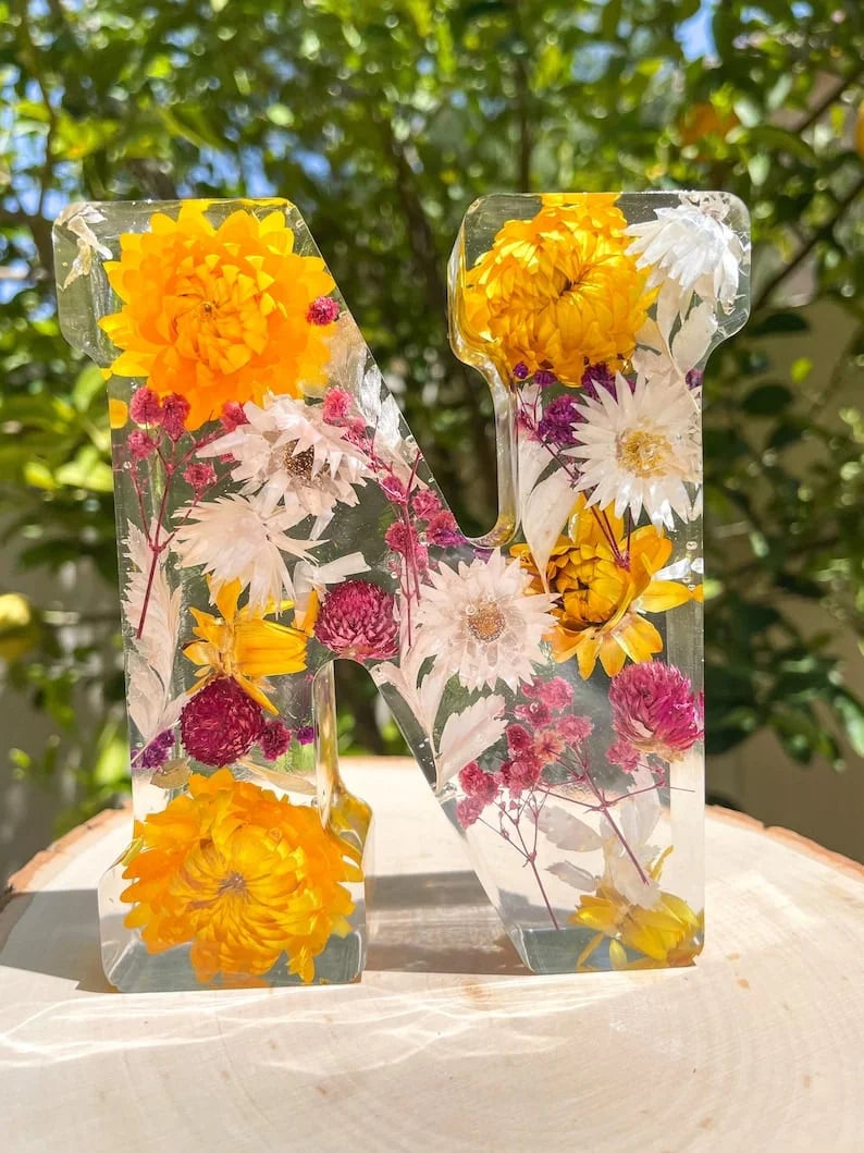 FloraShine – Handgefertigte Blumen-Harz-Nachtlampe