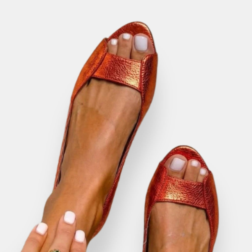 Fryda – Flache Sandalen in Metallic Optik
