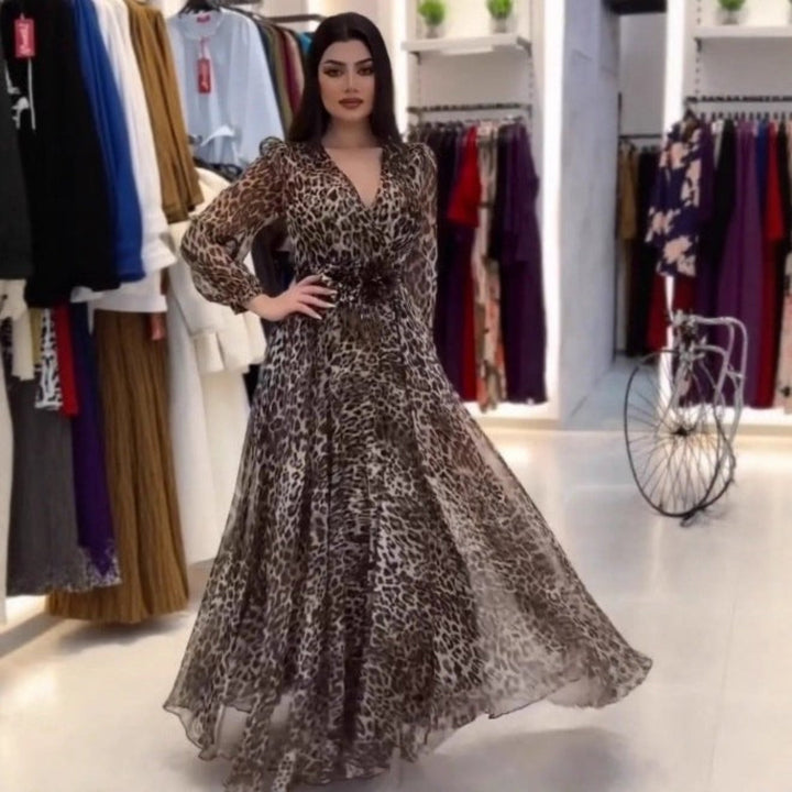 Nalera – Elegantes Maxikleid Mit Leoparden Muster