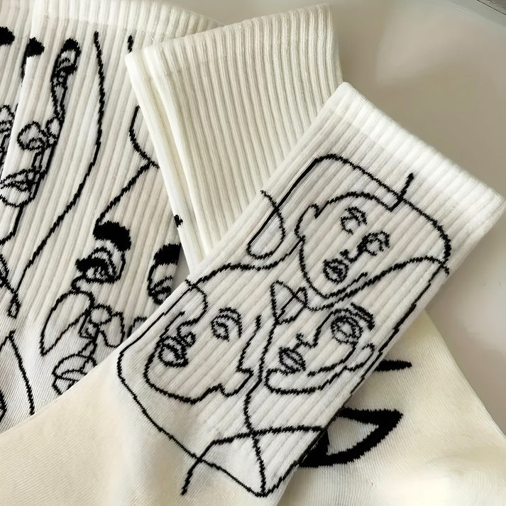 Felizitas – Socken mit abstrakter Linienkunst